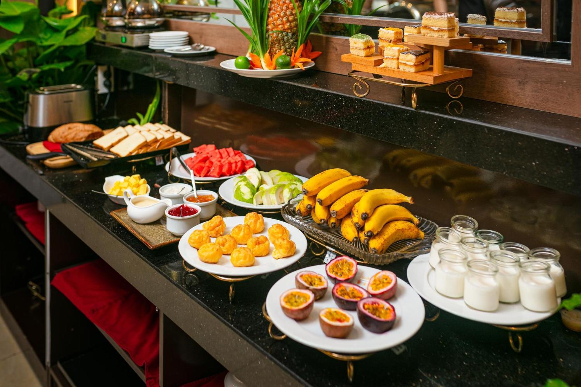 Hanoi La Palm Premier Hotel & Spa Buitenkant foto