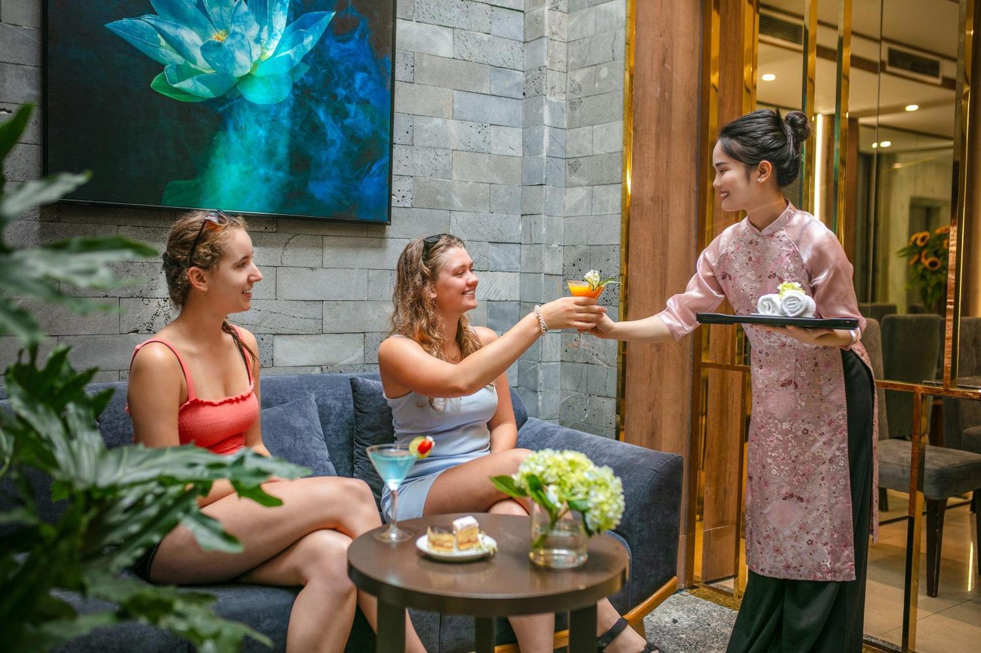 Hanoi La Palm Premier Hotel & Spa Buitenkant foto